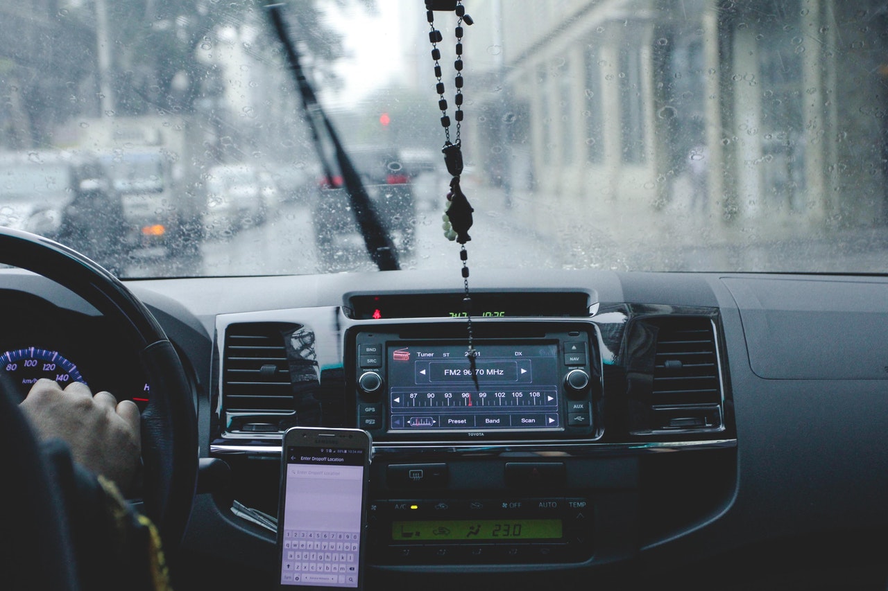 Essential Smartphone Applications You Need When Driving